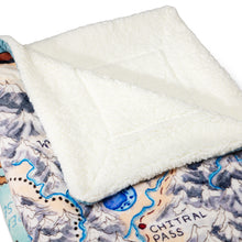 Load image into Gallery viewer, Close-up of the sherpa lining.
