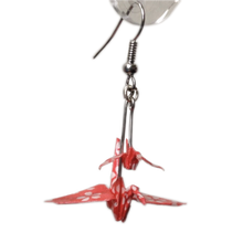 Load image into Gallery viewer, Red paper crane earring on white background